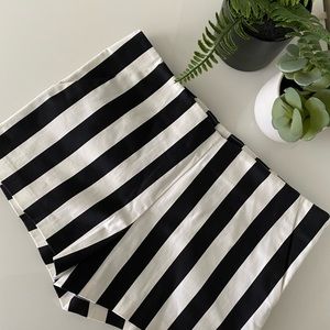 B&W Stripe Short